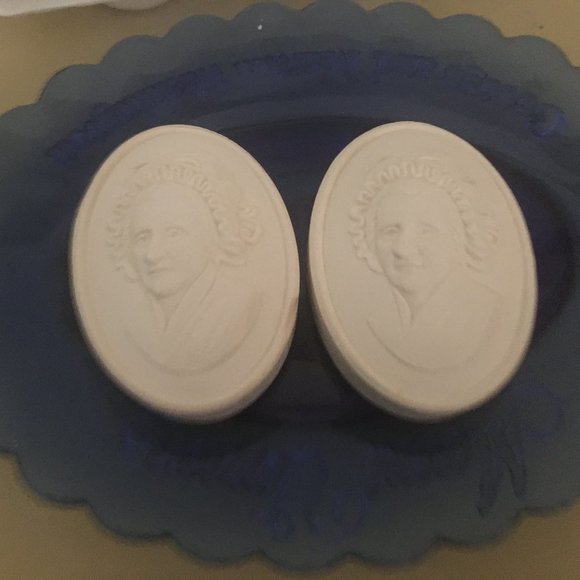 Vintage Avon Mount Vernon Cobalt Blue Plate and Soaps - Picture 5 of 9